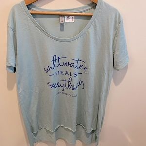Lulu’s- Lucy Buffet scoop neck tee- XL